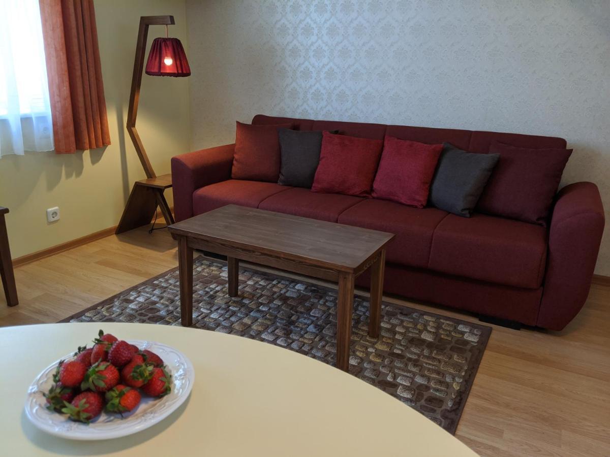 Paerna Guesthouse & Apartments Kuressaare Exterior photo